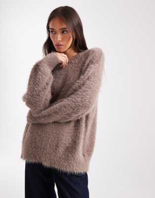 ASOS DESIGN - Oversize-Strickpullover aus flauschigem Garn in Mokka-Brown