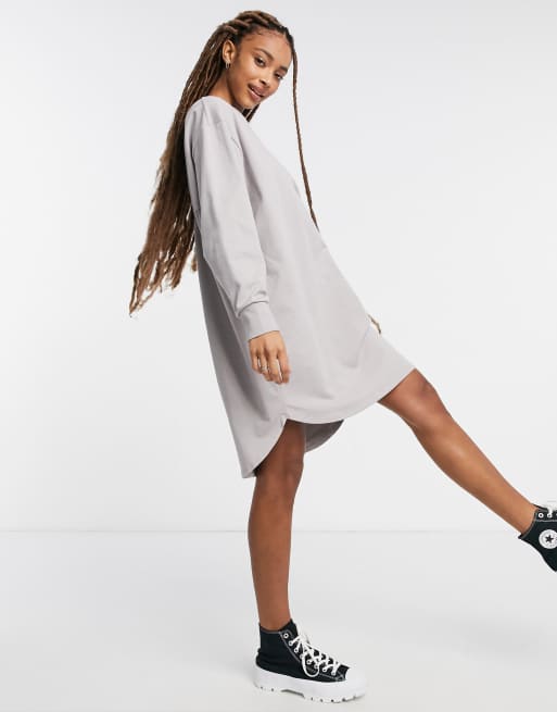 ASOS DESIGN –Oversize-Sweatkleid im Tunikastil in Hellgrau