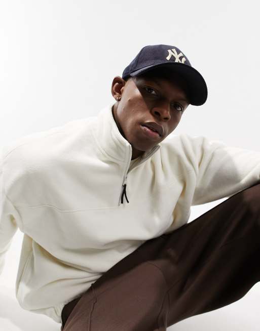 ASOS DESIGN – Oversize-Sweatshirt aus Polarfleece in gebrochenem Weiß mit kurzem Reißverschluss