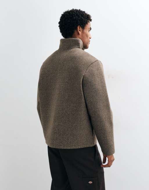 ASOS DESIGN oversize sweatshirt i texturerad teddyfleece med kort dragkedja och ståkrage i brun, 4 av 5