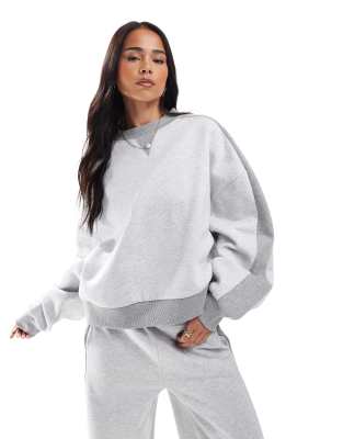 ASOS DESIGN - Oversize-Sweatshirt in Grau mit Raglanärmeln und Bahnendesign, Kombiteil