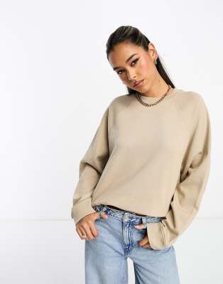 ASOS DESIGN - Oversize-Sweatshirt in Kamelbraun mit Raglan-Detail-Neutral