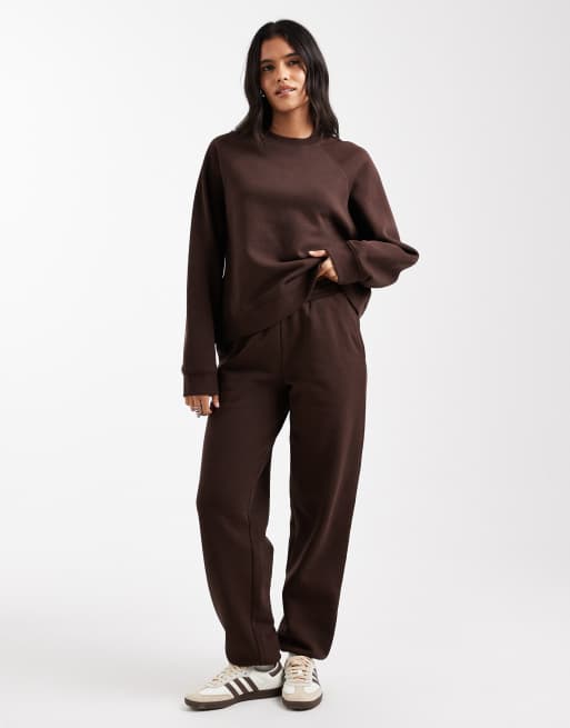 ASOS DESIGN – Oversize-Sweatshirt in Schokobraun mit Raglan-Detail und weicher Innenseite, 3 von 4