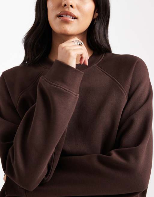 ASOS DESIGN – Oversize-Sweatshirt in Schokobraun mit Raglan-Detail und weicher Innenseite, 4 von 4