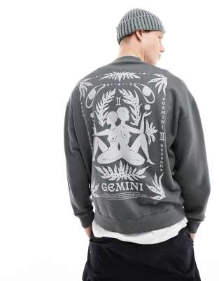 ASOS DESIGN – Oversize-Sweatshirt in verwaschenem Anthrazit mit Print