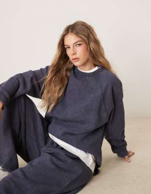 ASOS DESIGN - Oversize-Sweatshirt in verwaschenem Marineblau, Kombiteil-Grau