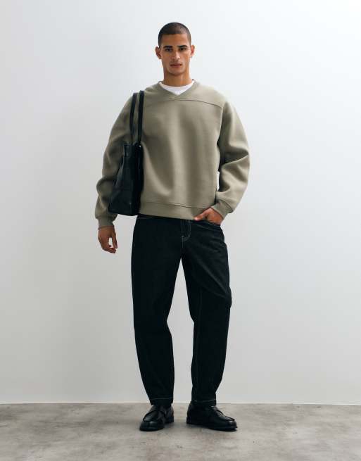 ASOS DESIGN oversize sweatshirt med v-ringning, rund hals och extra sömmar i khakifärgad scuba-liknande tyg, 2 av 5