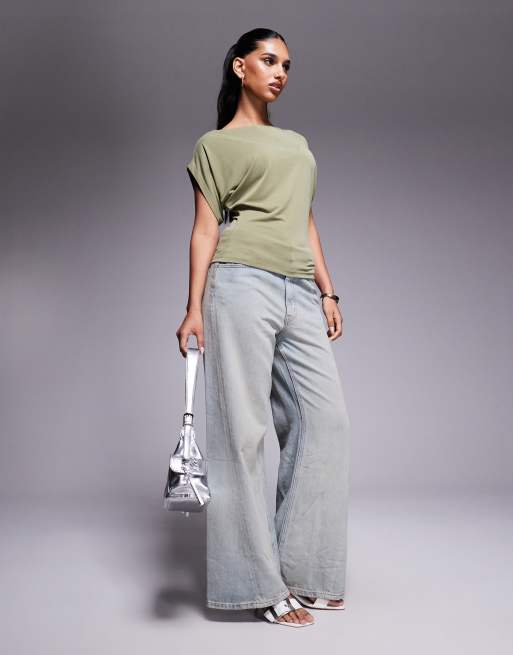 ASOS DESIGN – Oversize-T-Shirt aus Cupro in Olivgrün mit angesetzten Flügelärmeln, 2 von 4