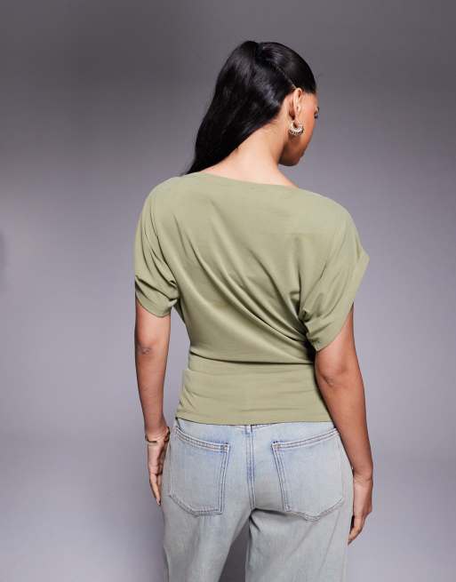 ASOS DESIGN – Oversize-T-Shirt aus Cupro in Olivgrün mit angesetzten Flügelärmeln, 3 von 4