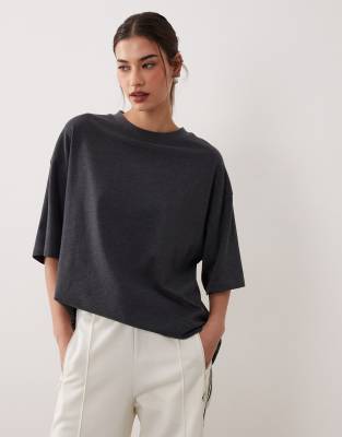 ASOS DESIGN - Oversize-T-Shirt aus schwerem Stoff in Anthrazit mit Longline-Schnitt-Grau