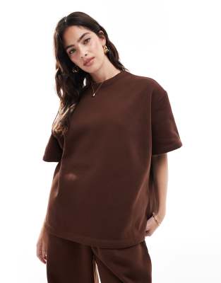 ASOS DESIGN - Oversize-T-Shirt aus Sweatshirt-Stoff in Schokobraun, Kombiteil