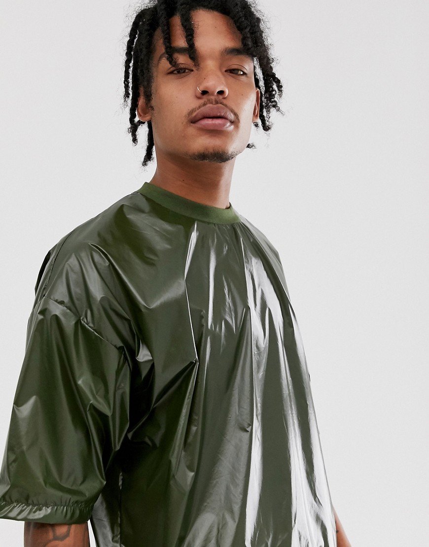 ASOS DESIGN – Oversize-t-shirt i wetlook-tyg med halvlång ärm och gummiband-Grön