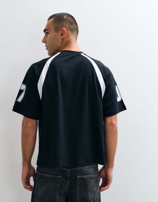 ASOS DESIGN Oversize-T-Shirt im Boxy-Schnitt mit Nummern-Print in Schwarz und Weiß, 4 von 5