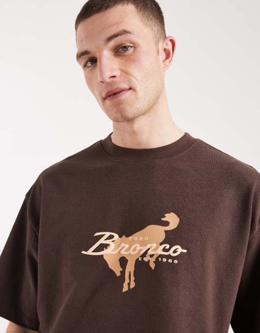 ASOS DESIGN – Oversize-T-Shirt in Braun mit „Ford“-Print, 4 von 5