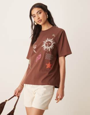 ASOS DESIGN - Oversize-T-Shirt in Braun mit gesticktem Sonnenmotiv
