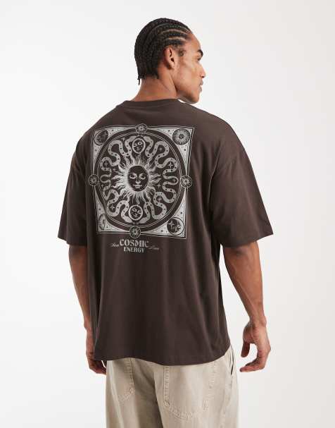 ASOS DESIGN – Oversize-T-Shirt in Braun mit Himmelskörper-Print - view 1