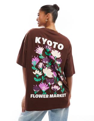 ASOS DESIGN - Oversize-T-Shirt in Braun mit „Kyoto Flower Market"-Print