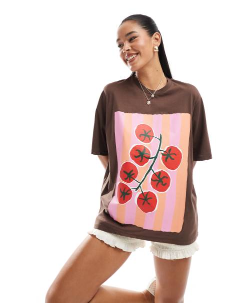ASOS DESIGN – Oversize-T-Shirt in Braun mit Tomatengrafik - view 1