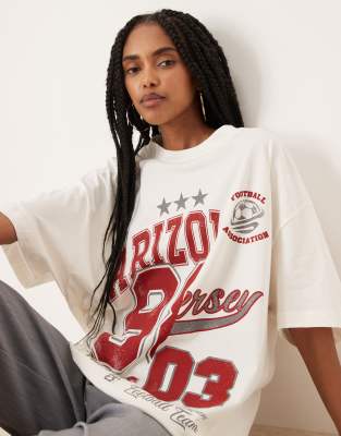 ASOS DESIGN - Oversize-T-Shirt in Creme mit Arizona-College-Grafikprint-Weiß