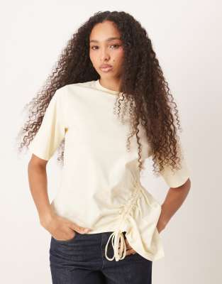 ASOS DESIGN - Oversize-T-Shirt in Creme mit Kordelzug und Godet-Details-Weiß