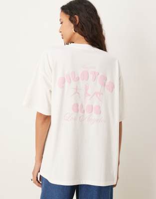 ASOS DESIGN - Oversize-T-Shirt in Creme mit „Pilates"-Schaumdruck-Weiß