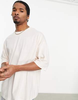 ASOS DESIGN – Oversize-T-Shirt in Creme mit Rundhalsausschnitt