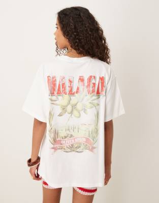 ASOS DESIGN - Oversize-T-Shirt in Cremeweiß mit Malaga-Oliven-Print