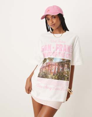 ASOS DESIGN - Oversize-T-Shirt in Cremeweiß mit „San Francisco"-Print-Rosa