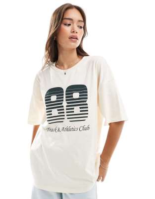 ASOS DESIGN - Oversize-T-Shirt in Ecru mit „88 Track & Athletics Club"-Print-Weiß