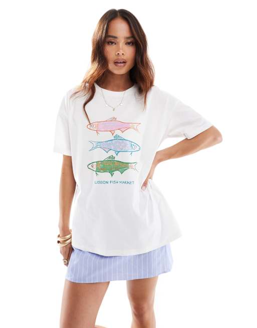 ASOS DESIGN – Oversize-T-Shirt in Elfenbein mit „Lisbon Sardines“-Grafik