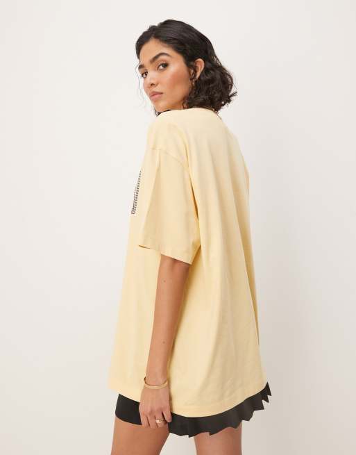 ASOS DESIGN – Oversize-T-Shirt in Gelb mit „Madrid“-Print mit schwarzem Vichy-Karo, 4 von 4