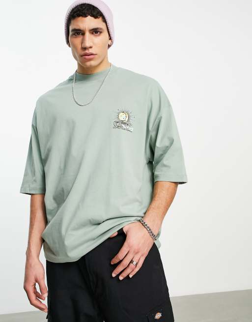 ASOS DESIGN – Oversize-T-Shirt in Grün mit Himmelskörper-Print vorne und hinten, 4 von 4