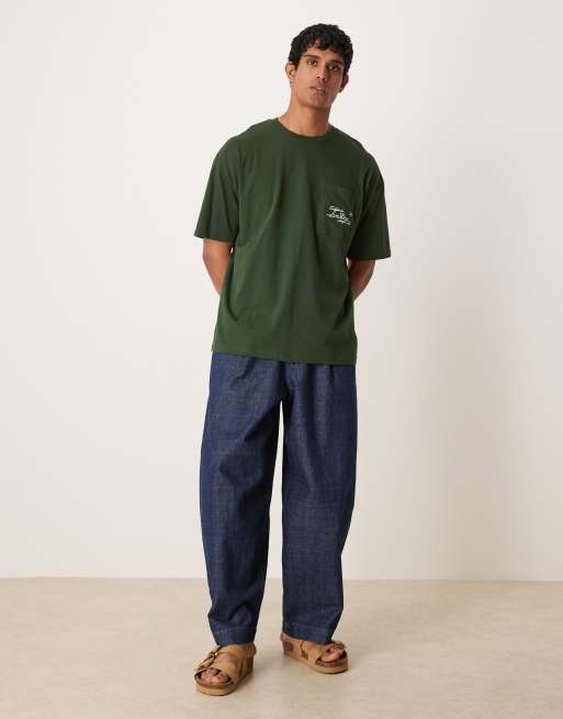 ASOS DESIGN – Oversize-T-Shirt in Grün mit Tasche mit City-Stickerei, 3 von 4