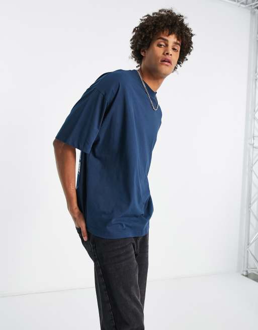 ASOS DESIGN – Oversize-T-Shirt in Marineblau mit Anime-Rückenprint, 3 von 4