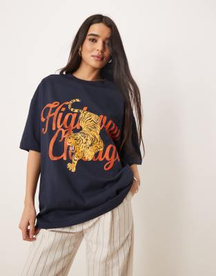 ASOS DESIGN - Oversize-T-Shirt in Marineblau mit „Chicago"-Tiger-Print