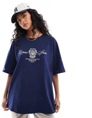 ASOS DESIGN - Oversize-T-Shirt in Marineblau mit Club-Stickerei in Ecru