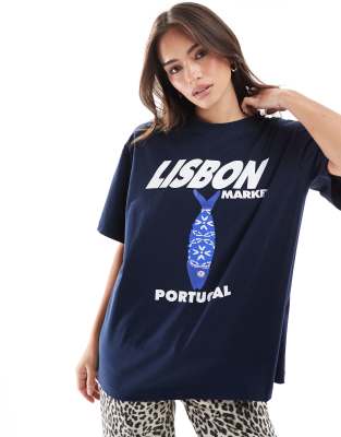 ASOS DESIGN - Oversize-T-Shirt in Marineblau mit „Lisbon"-Grafikprint-Schwarz