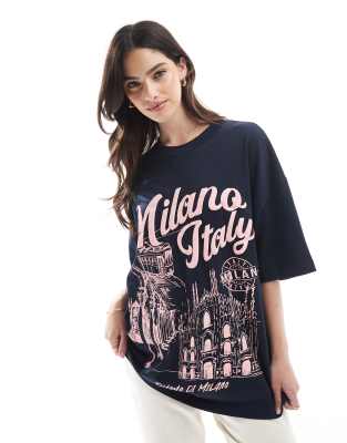 ASOS DESIGN - Oversize-T-Shirt in Marineblau mit „Milano"-Schaumprint-Schwarz