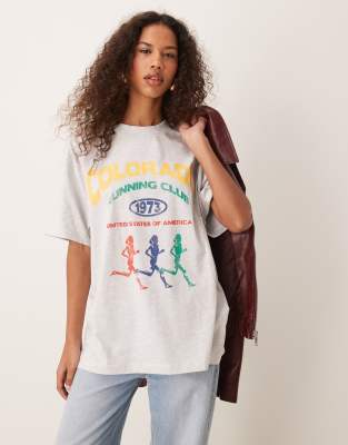 ASOS DESIGN - Oversize-T-Shirt in meliertem Eisgrau mit „Colorado Running Club"-Print