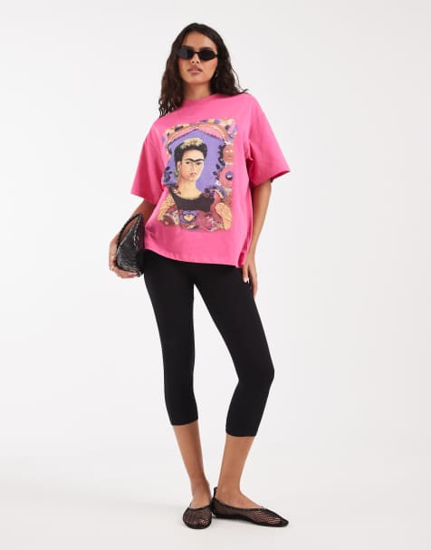 ASOS DESIGN – Oversize-T-Shirt in Pink mit Selbstporträt im Rahmen-Kunstprint - view 1