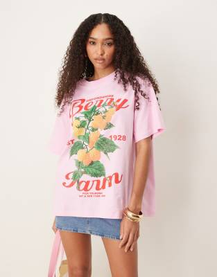 ASOS DESIGN - Oversize-T-Shirt in Rosa mit Beeren-Grafikprint