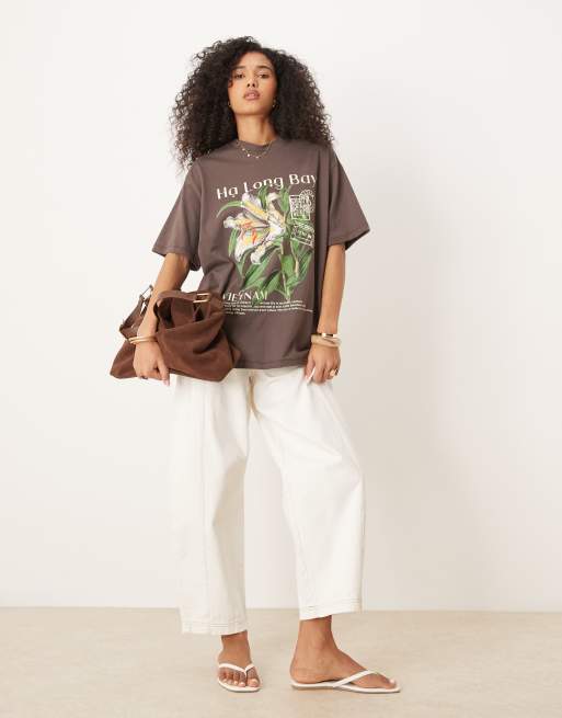 ASOS DESIGN – Oversize-T-Shirt in Schokobraun mit Vietnam-Blumen-Grafik, 3 von 4