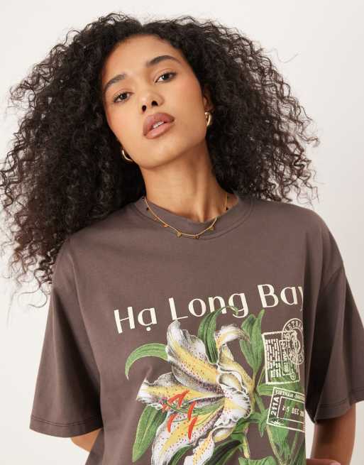 ASOS DESIGN – Oversize-T-Shirt in Schokobraun mit Vietnam-Blumen-Grafik, 4 von 4