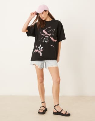 ASOS DESIGN - Oversize-T-Shirt in Schwarz mit gebleichtem Blumenprint