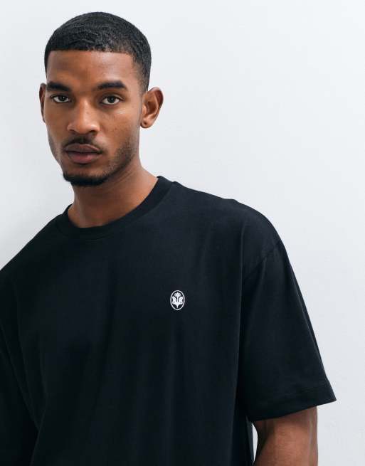 ASOS DESIGN – Oversize-T-Shirt in Schwarz mit gesticktem Blumenmotiv, 4 von 10