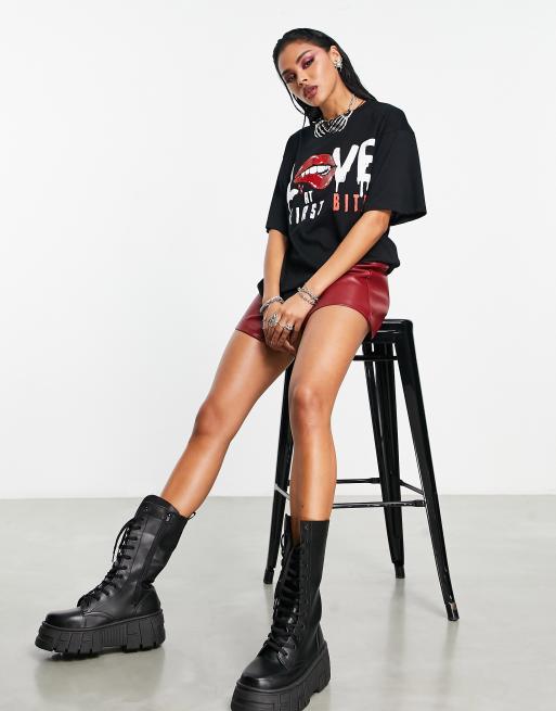 ASOS DESIGN – Oversize-T-Shirt in Schwarz mit „Love At First Bite“-Text- und glitzerndem Lippenprint, 4 von 4