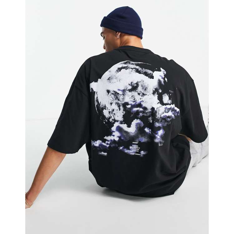 ASOS DESIGN Oversize T Shirt in Schwarz mit Mond Wolkenprint auf der Ruckseite ASOS