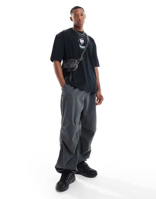 ASOS DESIGN – Oversize-T-Shirt in Schwarz mit offener-Mund-Print auf der Brust, 4 von 4