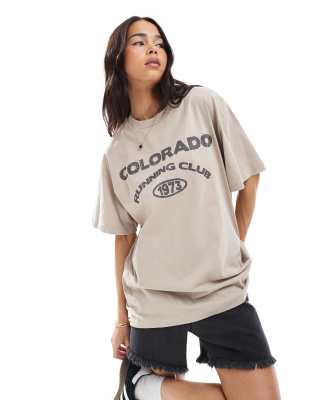 ASOS DESIGN - Oversize-T-Shirt in Taupe mit „Colorado Running"-Print-Neutral