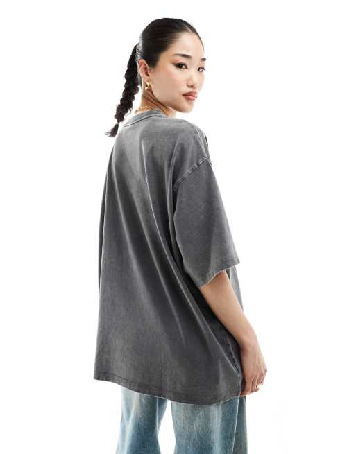 ASOS DESIGN – Oversize-T-Shirt in verwaschenem Anthrazit mit Grafikprint im Rock-Design, 2 von 4